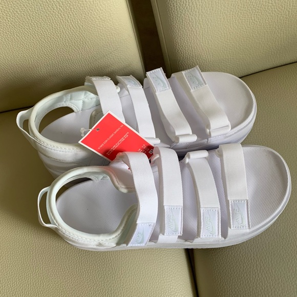 NWOB (WMNS) Nike Icon Classic
Sports White Sandals DH0223-100 - Picture 15 of 16
